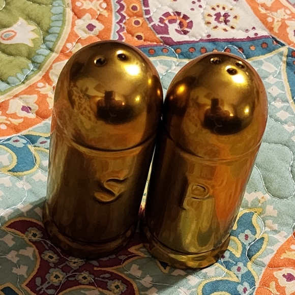 Western Cylindrical Ammo Shells Gold Tone Bullets Ceramic Salt & Pepper Set - Picture 3 of 5